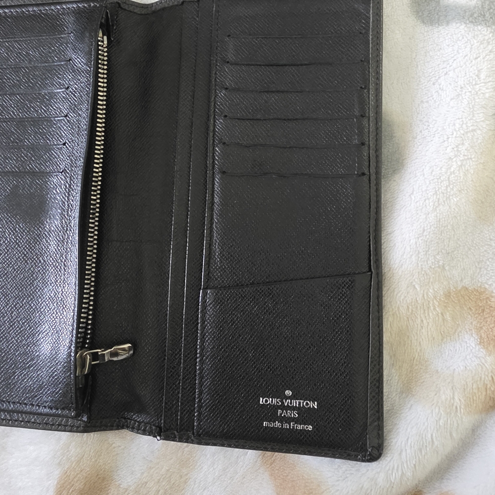 Louis Vuitton Brazza Wallet Black Taiga Leather COA Included - Picture 7 of 16